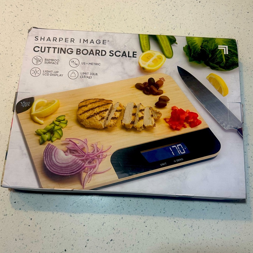 NIB Sharper Image Bamboo Cutting Board with Scale